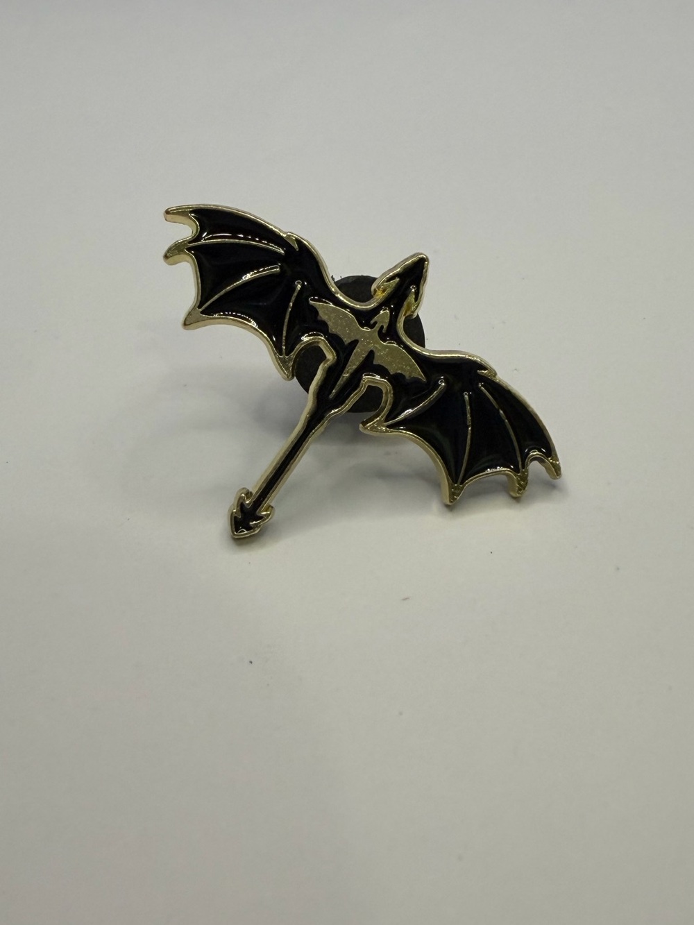 Fourth Wing Romantic Fantasy Book Enamel Pin - Dragons